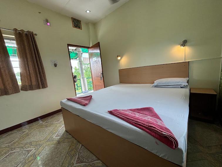 Double bedroom opening onto the balcony