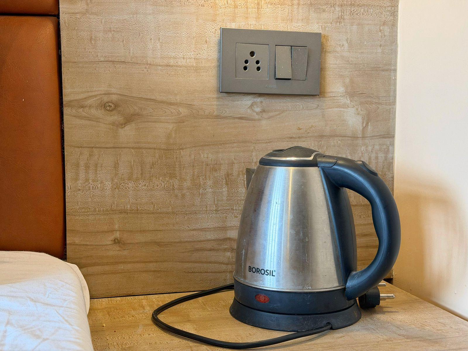 In-room amenities including an electric kettle