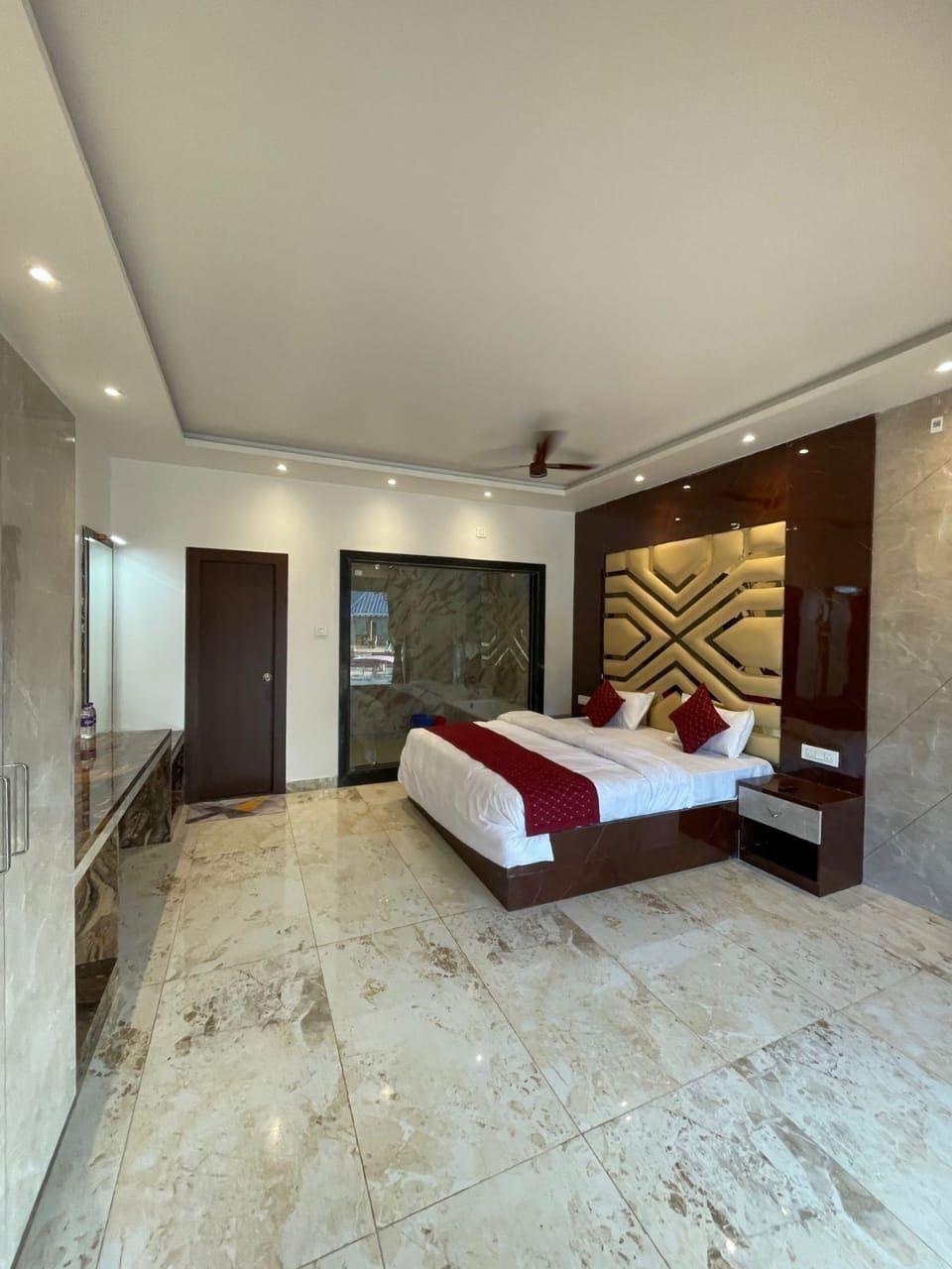 Royal Cottage bedroom