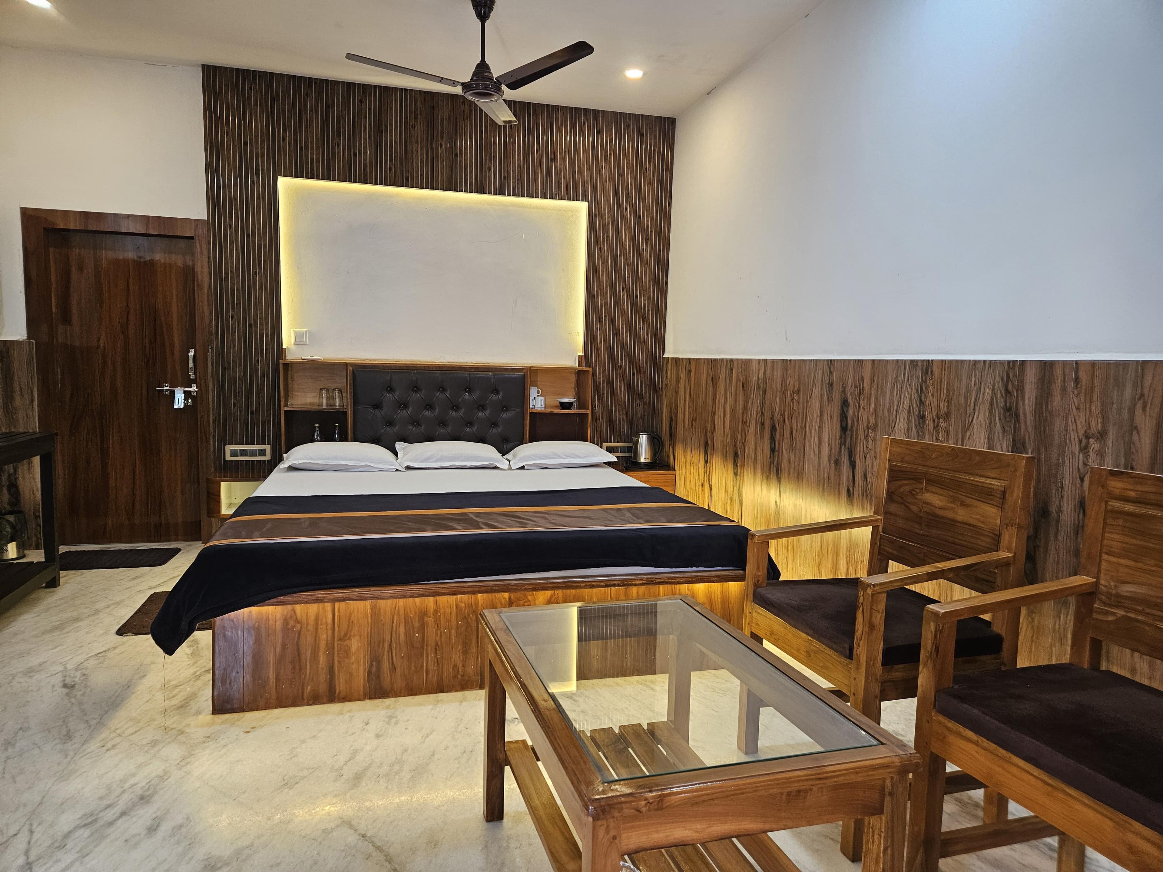 Luxury Room of Futiary Retreat