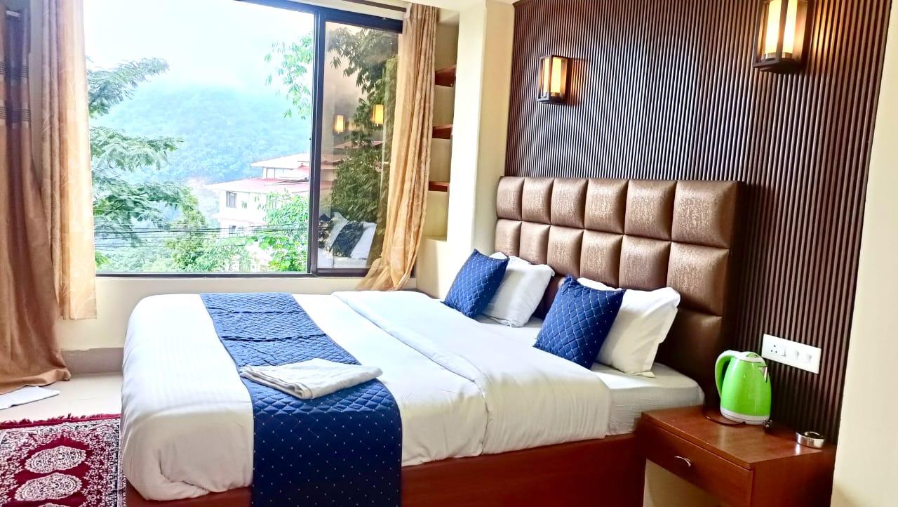 DELUXE VIEW ROOM at GTK 102 PREMIUM HILL VIEW STAY GANGTOK