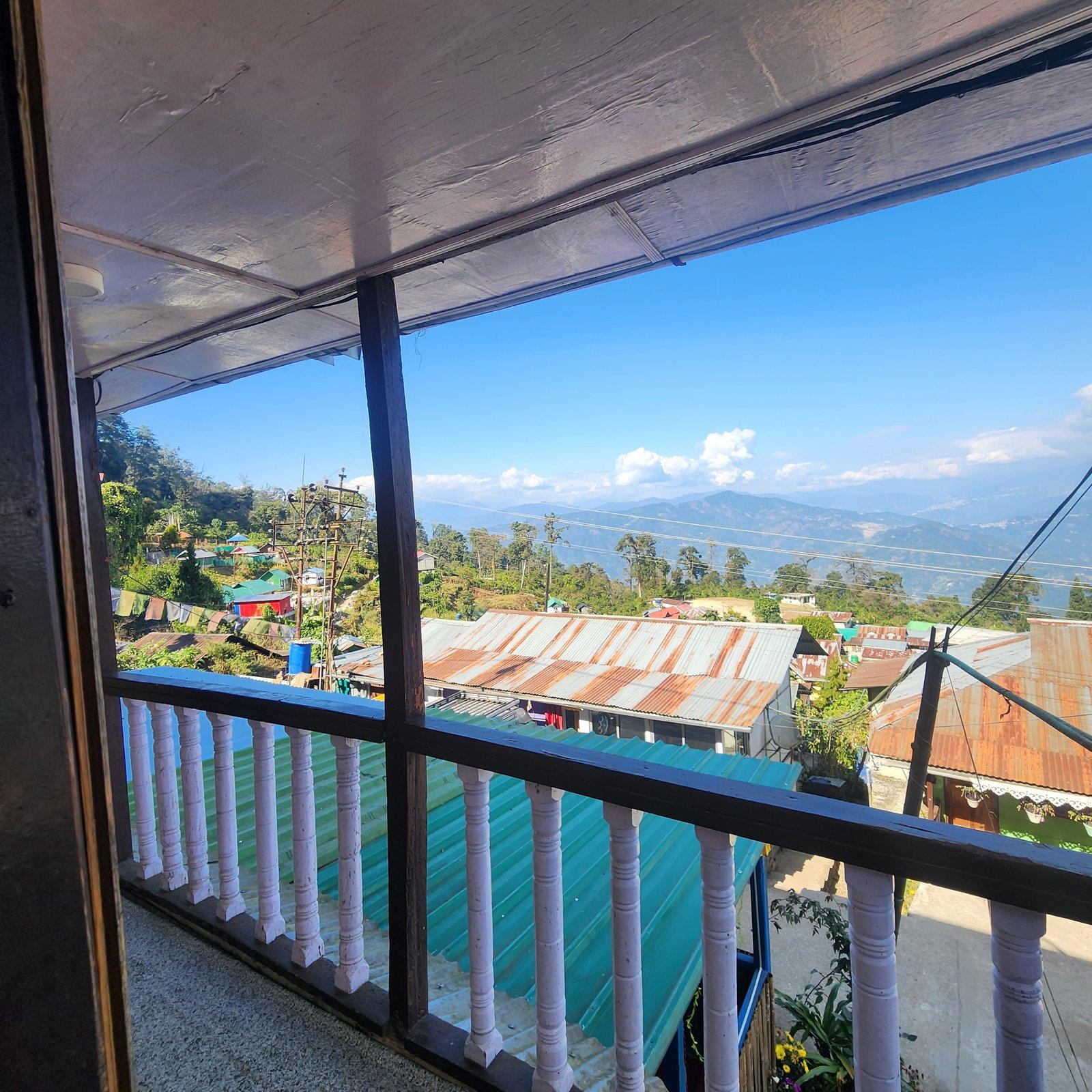 Kanchenjunga View balcony - Sillery Gaon