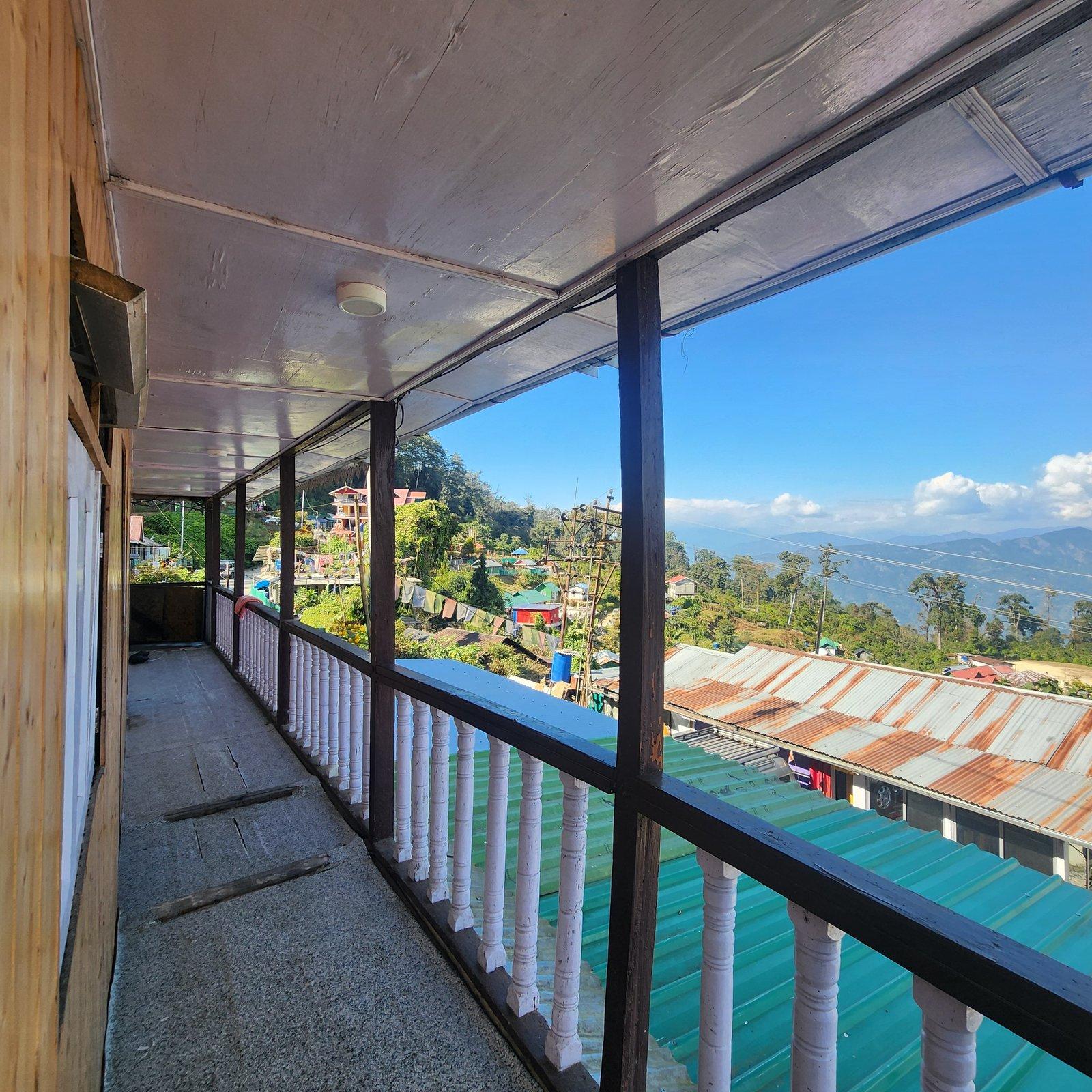 Kanchenjunga View balcony - Sillery Gaon