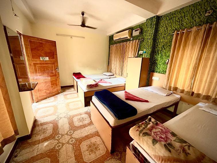 Quad room with four single beds